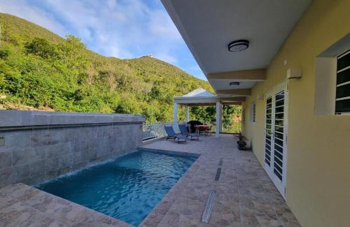 Philipsburg Apartment | 4Bed Condo - Sleeps 8 - Pool Bbq Views Parking
