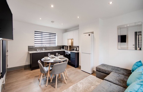 Ashford House | 4Bed-Sleeps6-PrivateGarden-PetFriendly