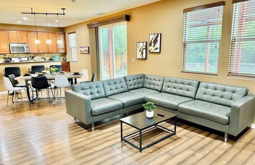 Reno House | 4Bedroom/Long Driveway/9 Beds/6TVs/Sleeps16