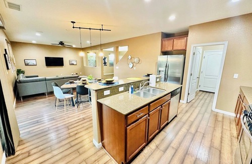 Reno House | 4Bedroom/Long Driveway/9 Beds/6TVs/Sleeps16