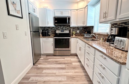 Camellia Gardens House | 4BR/2.5BTH Saltwater Pool home with Outdoor Kitchen and Fruit Trees