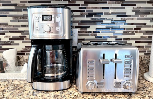 Camellia Gardens House | 4BR/2.5BTH Saltwater Pool home with Outdoor Kitchen and Fruit Trees