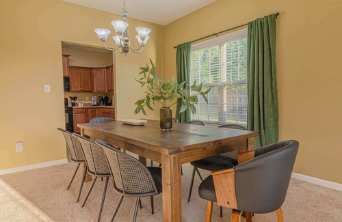 Columbus House | 4BR 2400sf Game Room PoolTable Grill Near Ft Moore