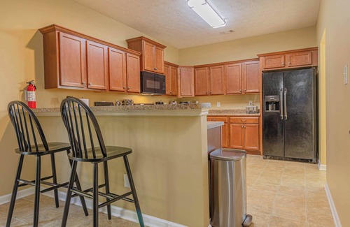 Columbus House | 4BR 2400sf Game Room PoolTable Grill Near Ft Moore