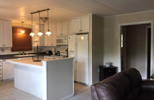 Lakeland House | 4BR/2BA And 2 Living Areas. Large Deck. Double Dock Sleeps 10