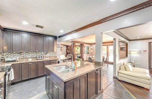 Las Vegas House | 4BR/3BA - Beautiful yard, Pool, Spa, BBall