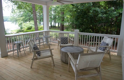 Misty River House | 4BR/4BA Lakefront Home - Gorgeous Views & Great Location!