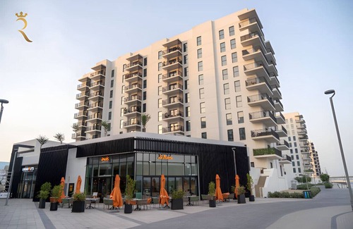 Abu Dhabi Apartment | 4BR Apt Water's Edge: Cozy Comfort & Modern Design