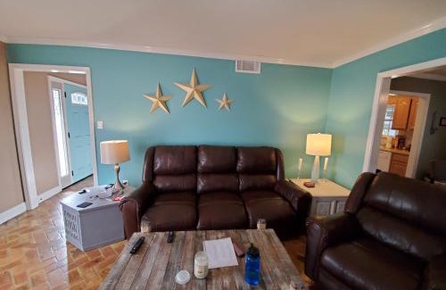 Gautier House | 4br Coastal Home I Sleeps 12 I Dock & Firepit