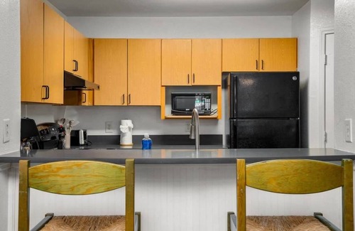 Bearss Plaza Apartment | 4BR Condo with Pool and Gym, Long Term Stays Allowed