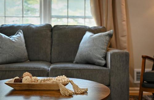 Blue Springs House | 4BR Home near KC Stadiums & I-70 - Sleeps 10