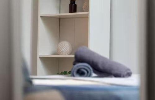 Warrington Apartment | 4BR House in Warrington with Garden