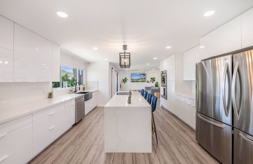 Kailua House | 4BR Kailua Ocean Views King Bed AC WiFi + Sleeps 8