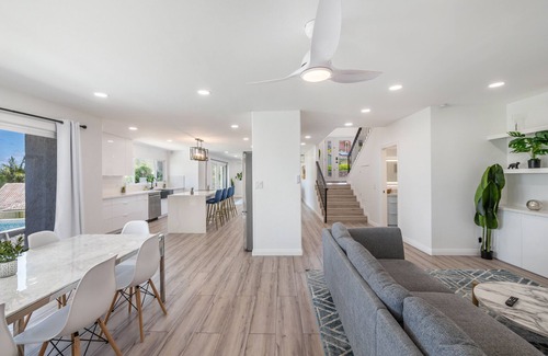 Kailua House | 4BR Kailua Ocean Views King Bed AC WiFi + Sleeps 8