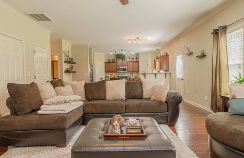 Fortson House | 4BR Sleeps10 PoolTable Grill Parking Near Ft Moore