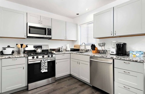 Henderson House | 4BR Stunner with Pool & Amazing Backyard!