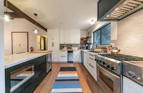 Donner Lake Woods House | 4BR Unique and Grand Getaway by Donner Lake & Ski Resorts