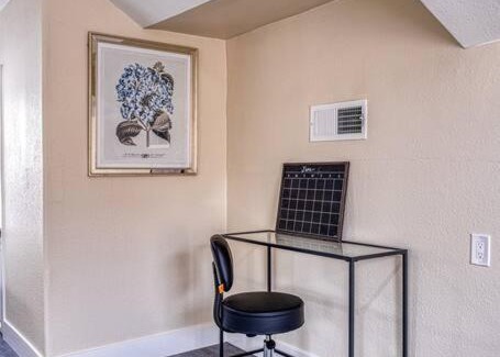 North Oak Park House | 4BR Victorian Walk to UC Davis & Shriner Med Cen