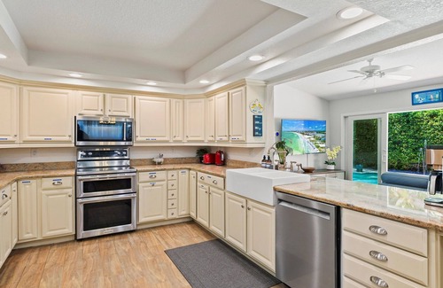 West Bradenton House | 4BR w/Manatee River View! Private Pool! Game Room