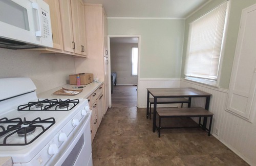 Old Town Apartment | 4C Free Wi-Fi LAX DTLA Fabulous 2-bedroom apartment in Torrance, Disney, Beach