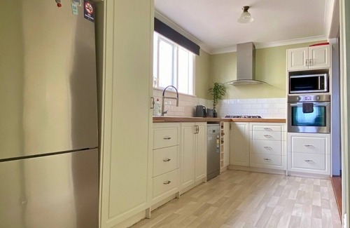 Bunbury House | 4x2 House in Tree Street Area close to CBD and the beach