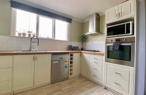 Bunbury House | 4x2 House in Tree Street Area close to CBD and the beach