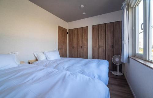 Shiroishi House | 5分車程札幌中心大通公園 豐平川河景四房 廁所x2 浴室x1 淋浴x1 包棟別墅近地鐵 停兩台車