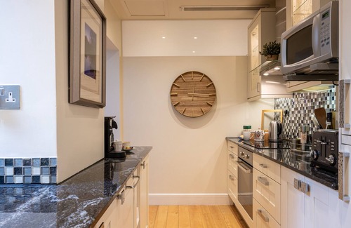 Warwick Apartment | 5-10% OFF 5-STAR LUXURY, Super Location, CENTRAL AIRCON, Private Garden & Moren