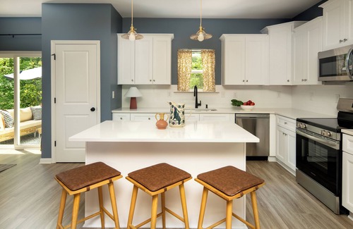 Paw Creek House | 5 Bd 2.5 bath house in Charlotte w/Hot Tub, Game Room, Putting Green, & Fire Pit