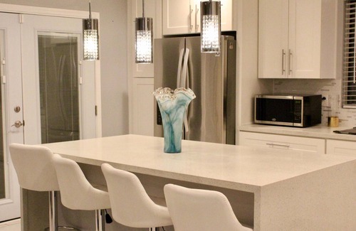 Spring Valley House | 5 bdr (1 king/7 doubles), 3 bath with a pool!!!