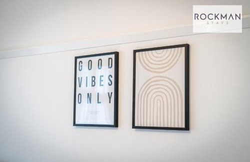 Southend-on-Sea Apartment | 5 Bed Apartment Close To Beach with Off-street parking - Perfect for Contractors - Fast Wi-Fi - Close to beach