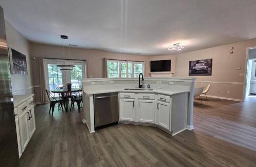 Duluth House | 5-Bed Gem Close to Duluth Fun Sleeps 16