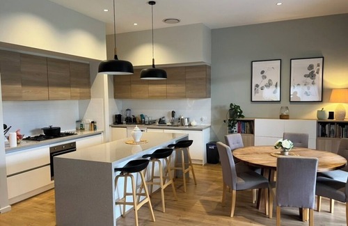 Narraweena House | 5 Bed Home on Northern Beaches