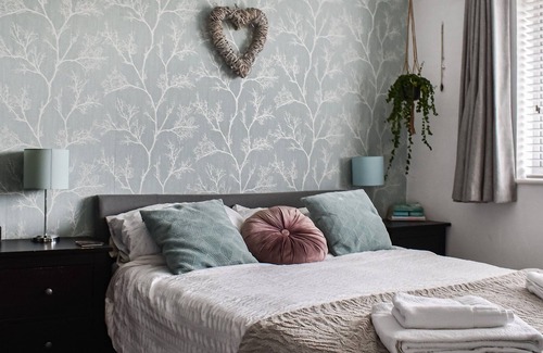 Walton on the Naze Cottage | 5 bedroom accommodation in Walton-on-the-Naze