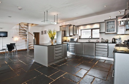 Kingsley Holt Cottage | 5 bedroom accommodation in Kingsley Holt