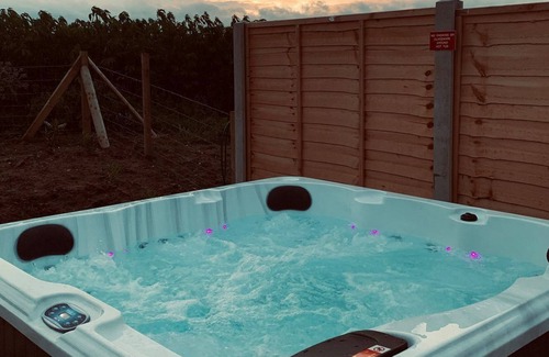 Arnold Cottage | 5 bedroom accommodation in Brandesburton, near Hornsea