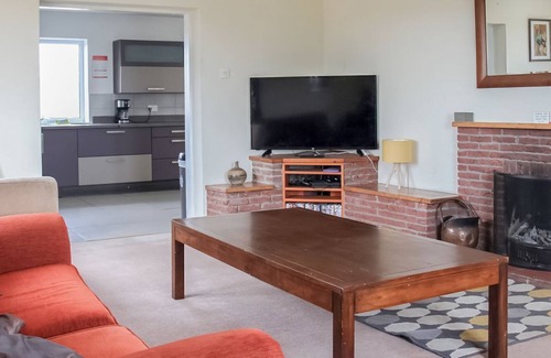 Arnold Cottage | 5 bedroom accommodation in Brandesburton, near Hornsea