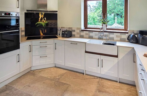 Kendal Cottage | 5 bedroom accommodation in Halfpenny, near Kendal