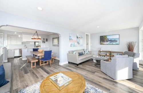 Balboa Peninsula House | 5 Bedroom Duplex on the Boardwalk next to Balboa Pier