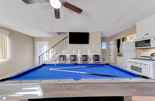 Chinatown House | 5 bedroom home by strip, pool, mini golf, karaoke