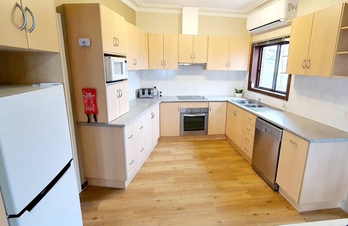 Berkeley House | 5-bedroom house with panoramic lake views