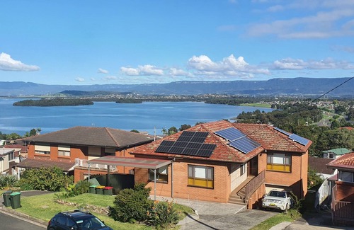 Berkeley House | 5-bedroom house with panoramic lake views