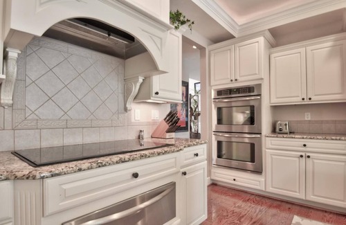 Shelton Resort | 5-bedroom resort in charming Shelton w 80 feet of lake front, events possible.