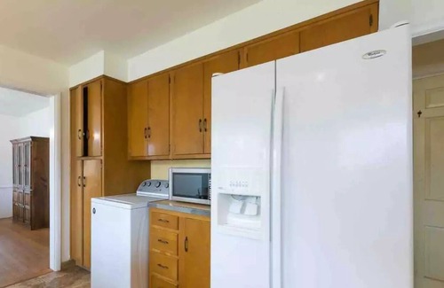 Ellenville House | 5 Bedroom Retreat with Hot Tub near Minnewaska State Park