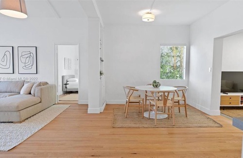 West Avenue Apartment | 5 Bedroom Single family 439340 by Houzlet