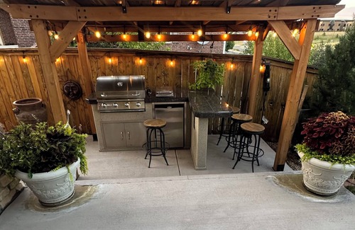 Aurora House | 5-bedroom vacation home 18 minutes from Park Meadows Mall