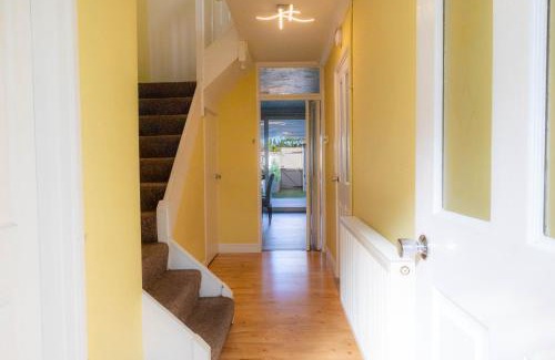 Basildon Apartment | 5 bedroom with Prking