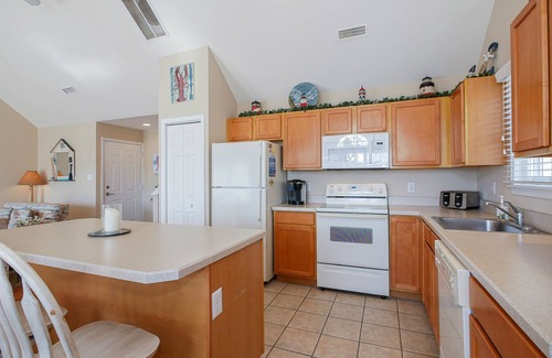 North End House | 5⭐️ “BEST TIME OF the YEAR AVAILABLE!” NOV 9th-NOV 24! 1 BLOCK TO BEACH! GOLDCST