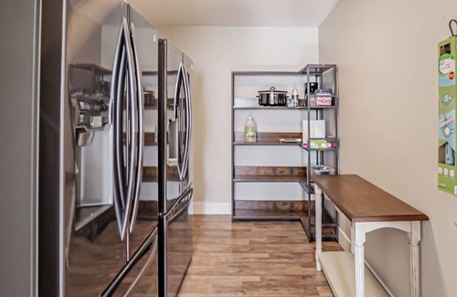 Caldwell House | 5 BR-2 Kings, 2 Fridges, Contractors/Insurance