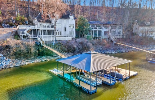 Crane Hill House | 5 BR 4.5 BA Largest house Gated neighborhood, Private dock, Few Steps,